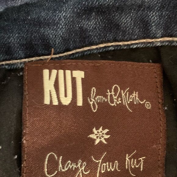 Kut from the Kloth EUC Catherine mid rise boyfriend jean frayed hen Size 10 - Picture 7 of 8